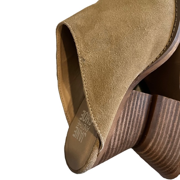 Jane and the Shoe Karissa Tan Suede Mule, Sz 6 - Picture 14 of 14